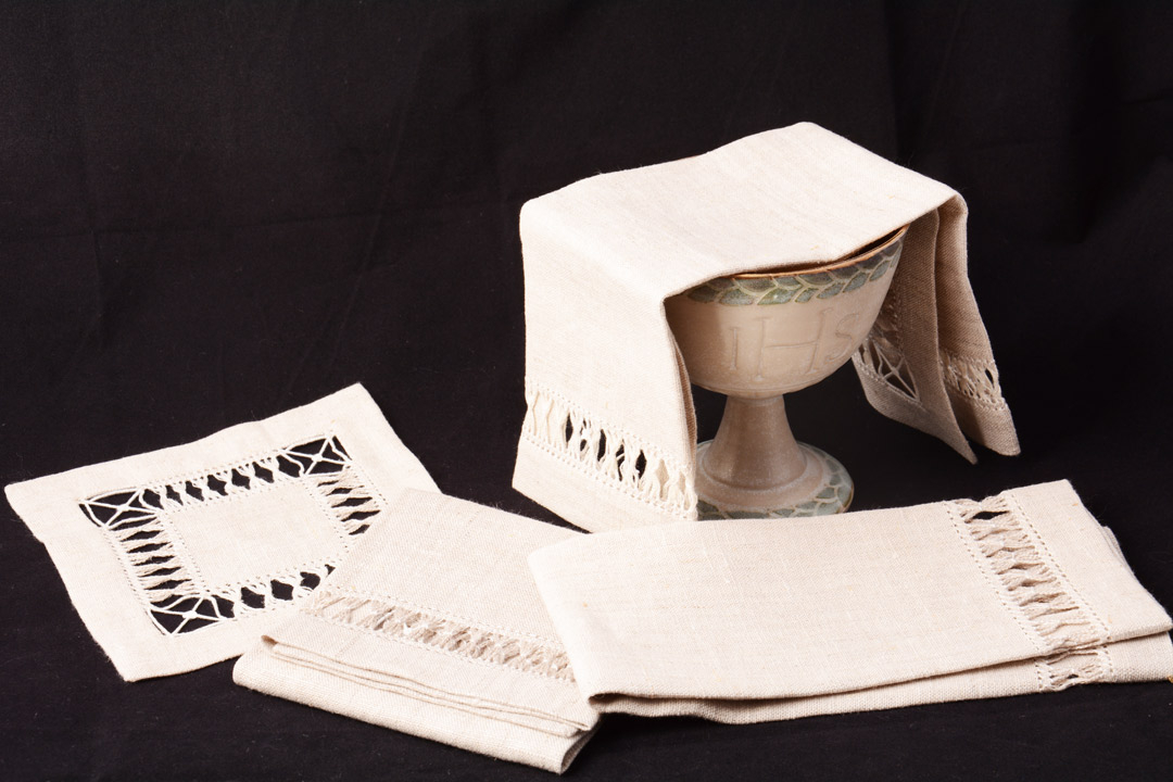 Completo Messa A6 in Lino Medievale Ricamo a Mano 4 Pezzi