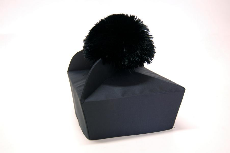 Tricorno Nero in lana con Fiocco Nero