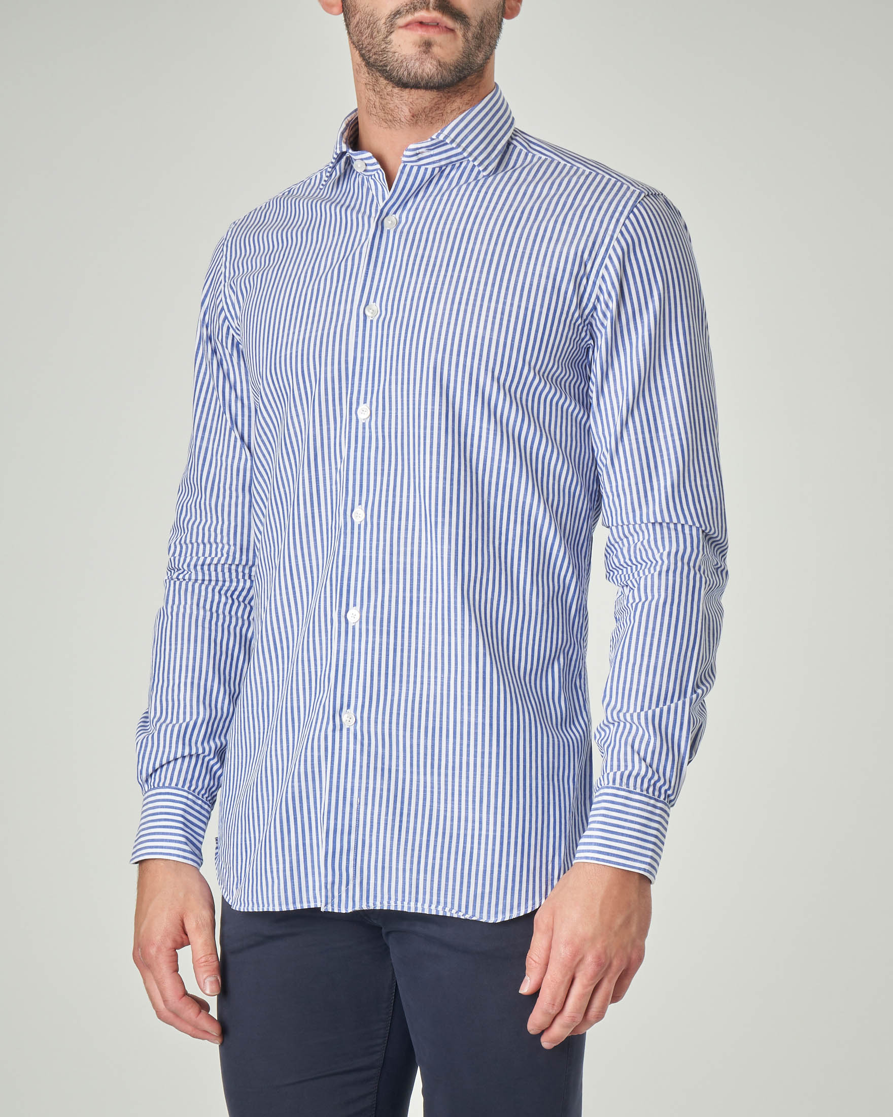 Cravatta con camicia a righe sale