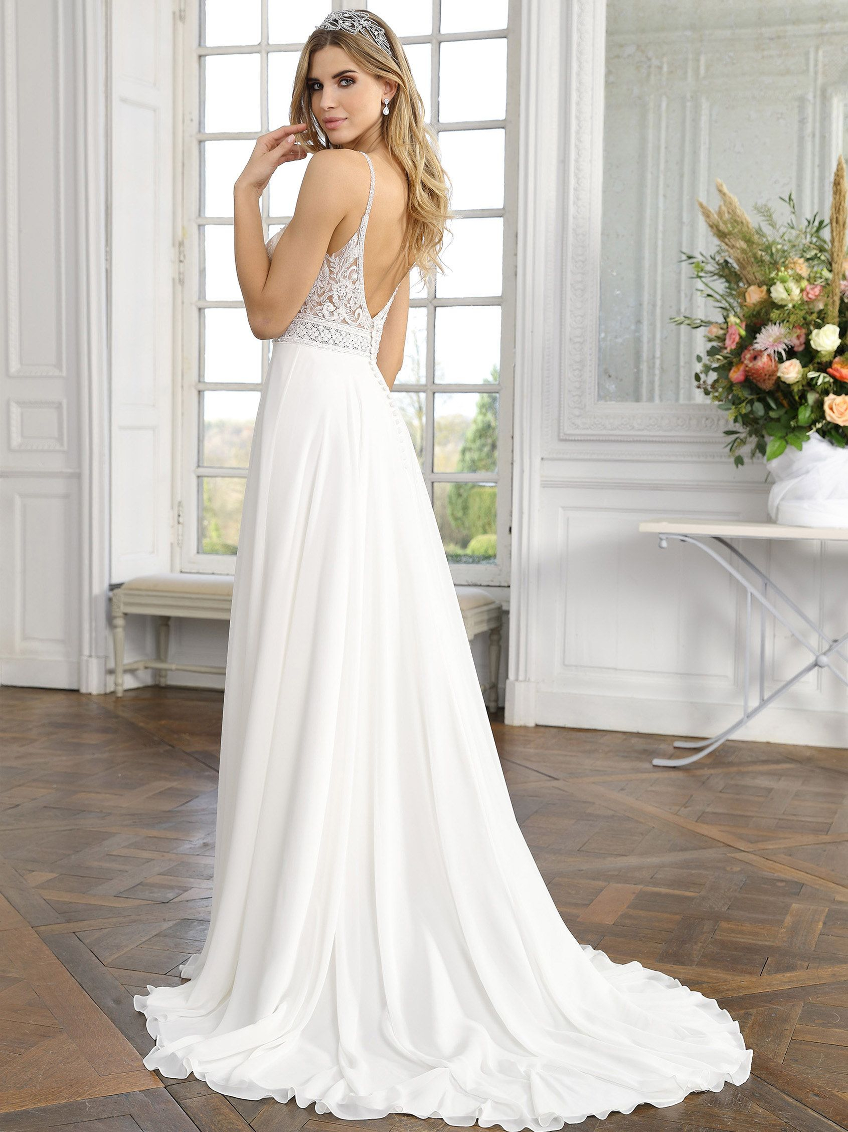 Abito sposa hot sale con spalline