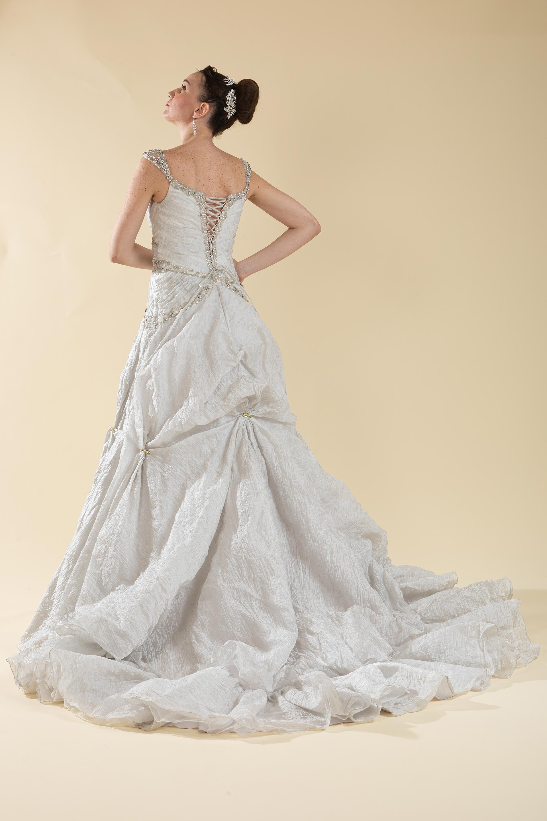 Abiti da sposa store grigio perla