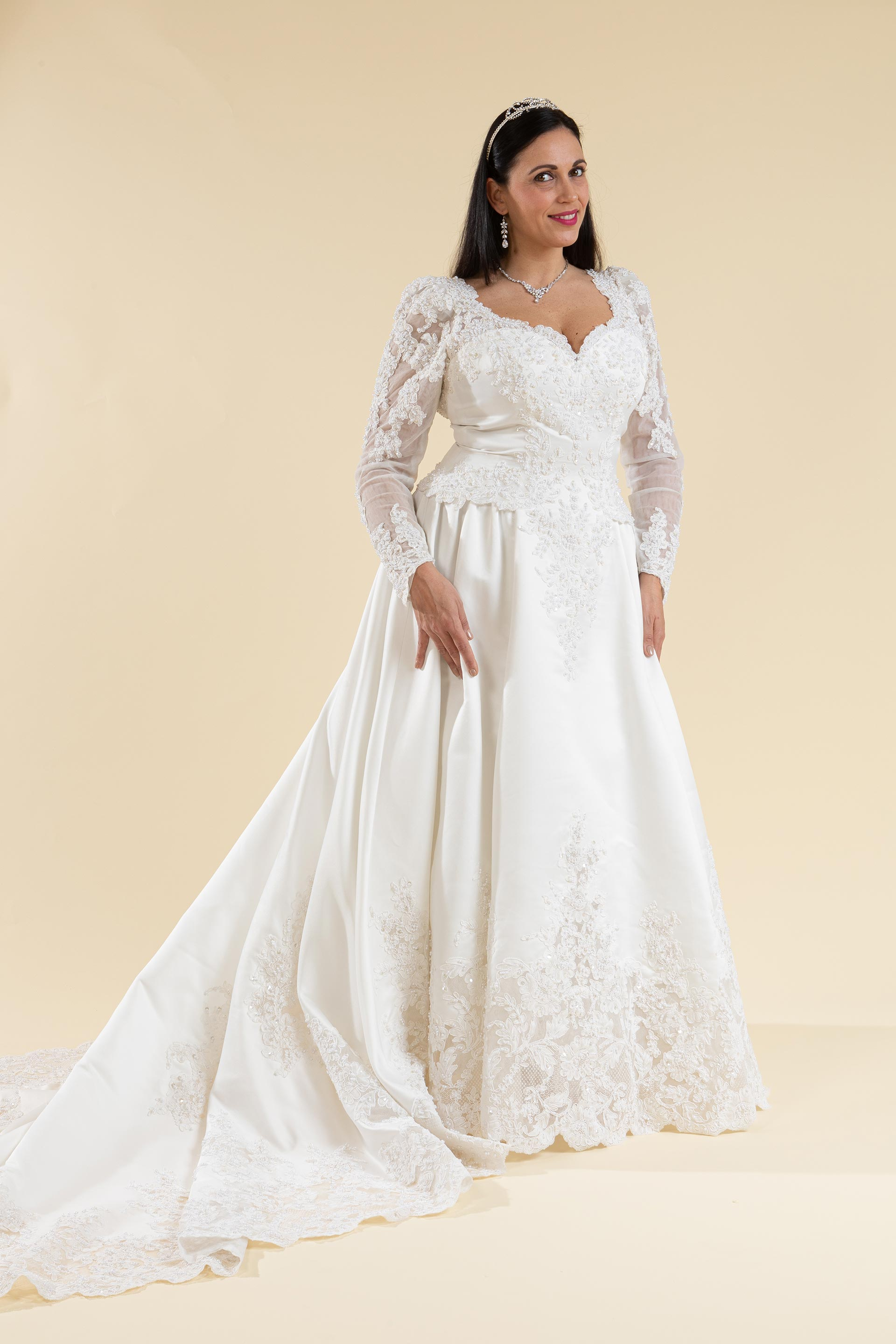 Abito da sposa hot sale con maniche lunghe