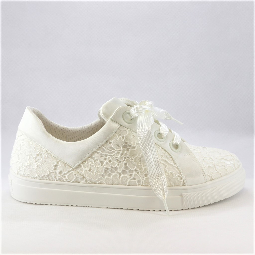 Sneakers in hotsell pizzo bianche