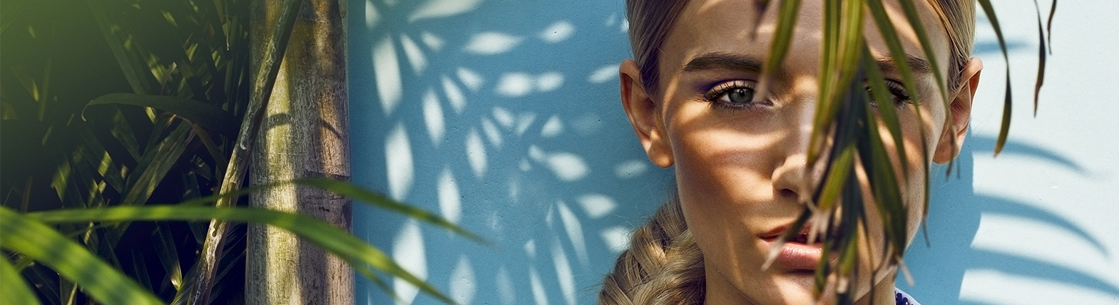 Protezione solare sotto il fondotinta: si può. Come farlo, in città e al mare.