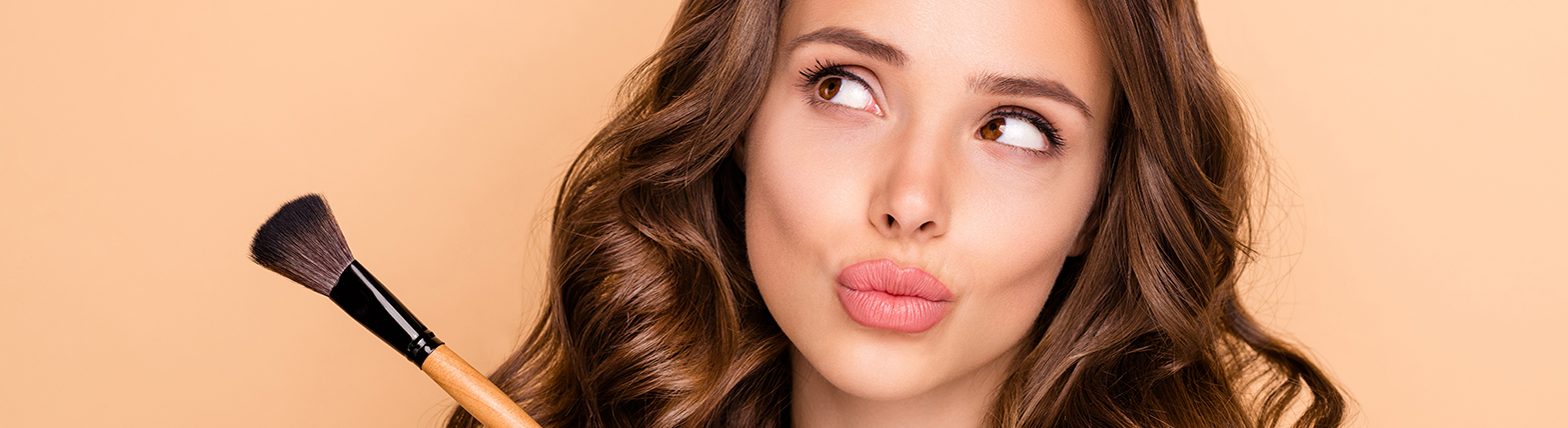 Come scegliere un fondotinta per la pelle grassa