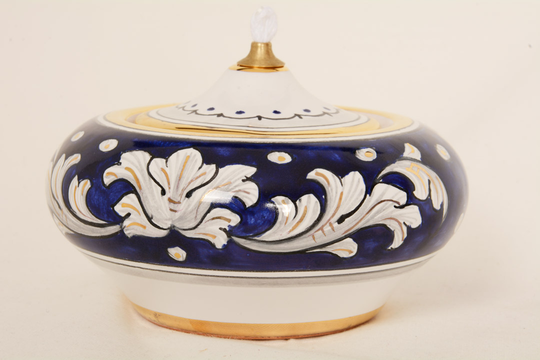 Lucerna in terracotta decoro blu oro