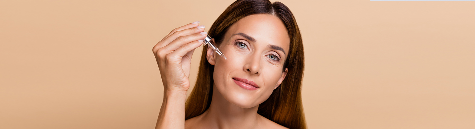 Prima il siero, poi la crema: la skincare dell'estate