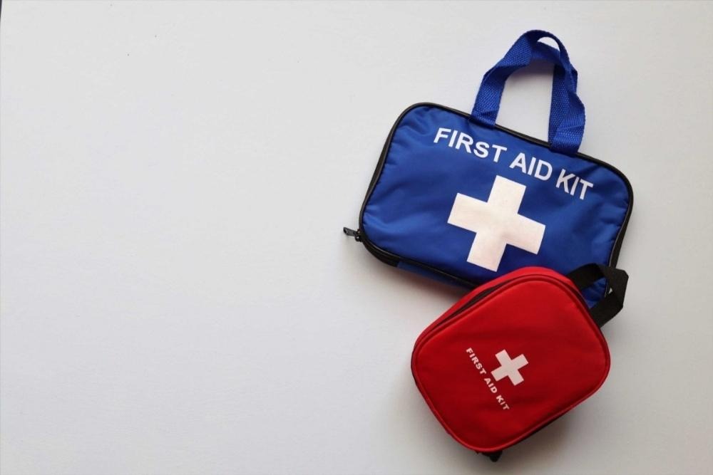 Kit pronto soccorso per il trekking e l’escursionismo