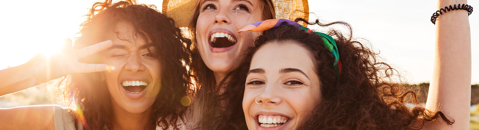 Beauty-case estivo: quali prodotti portare per un viaggio al mare o in città