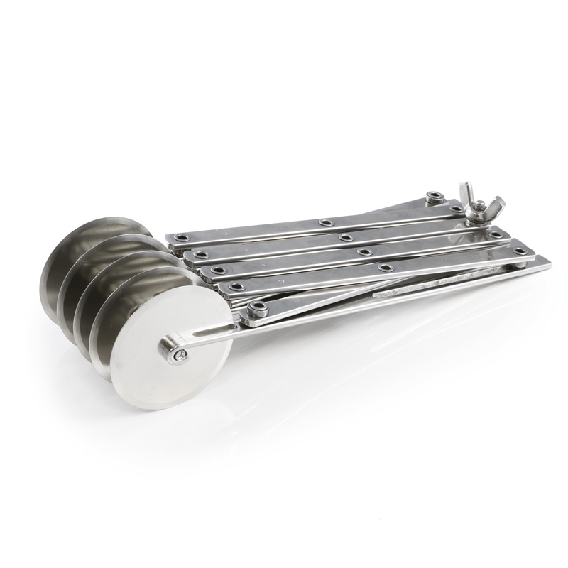 Adjustable pasta cutter with 4 stainless steel smooth wheels