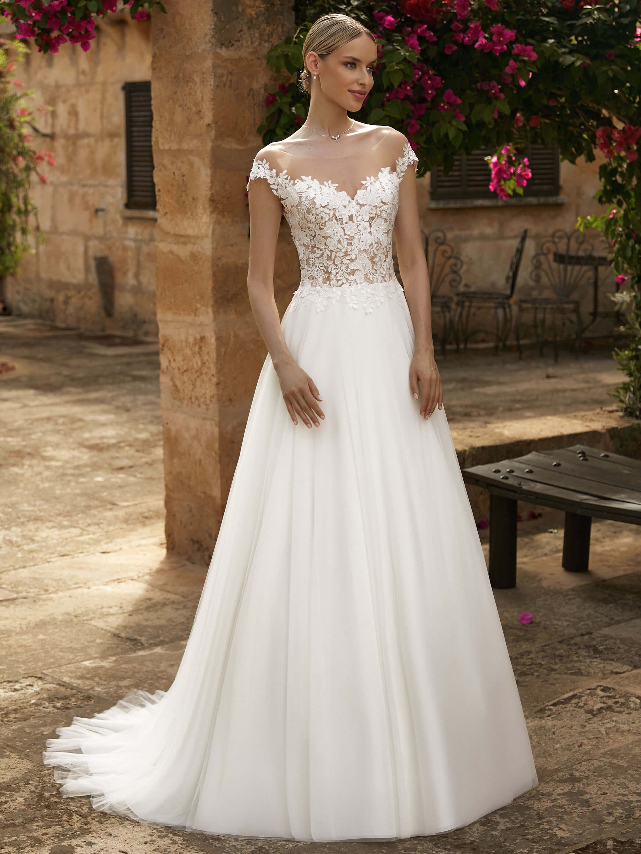 Abito sposa in tulle e pizzo., Favole