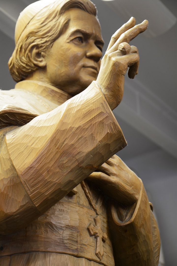 statue