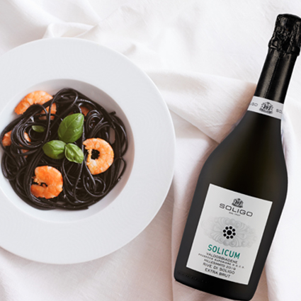 Pasta al nero di seppia e gamberi