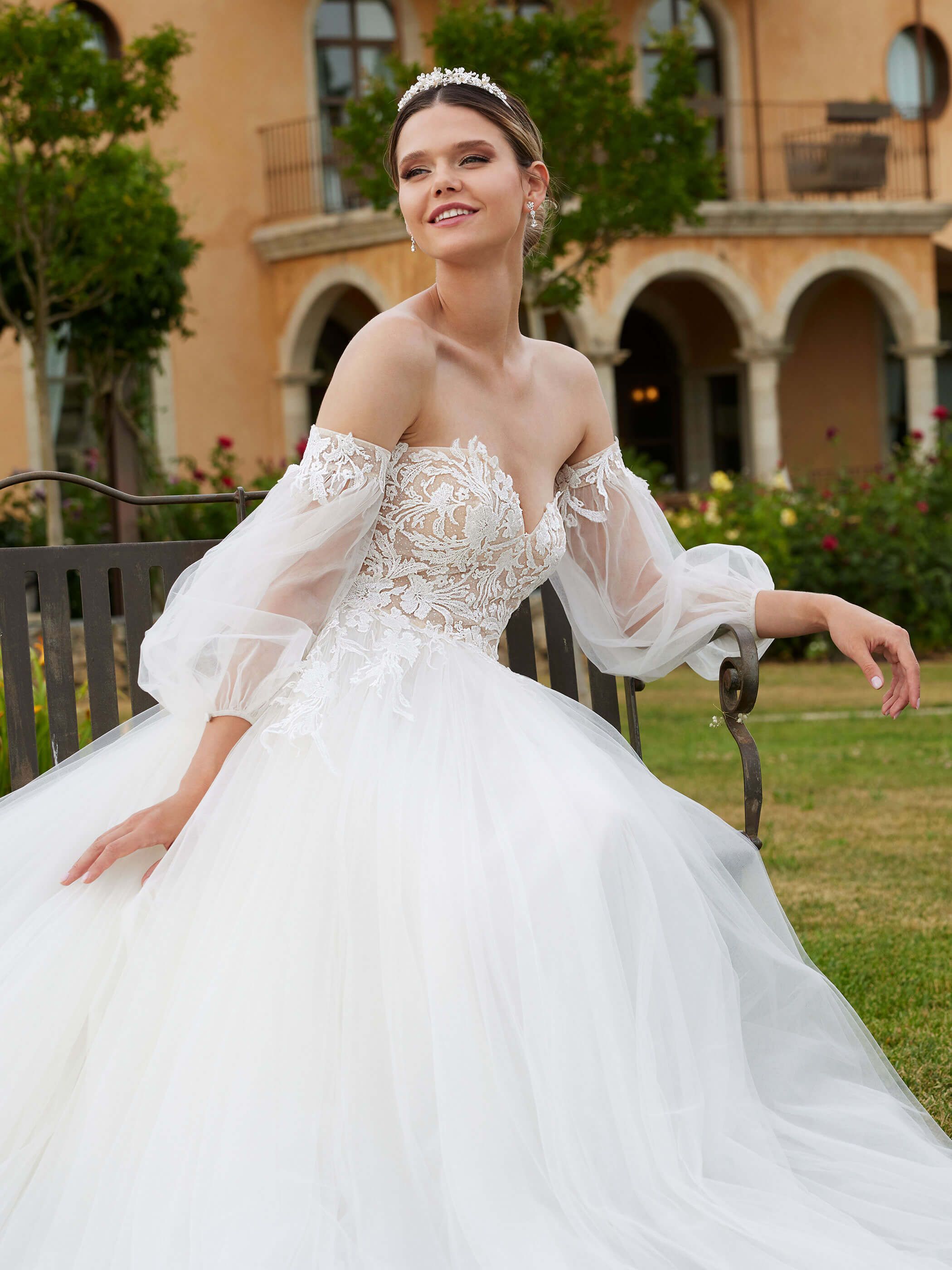 Abito sposa ampio con scollo a cuore, Favole