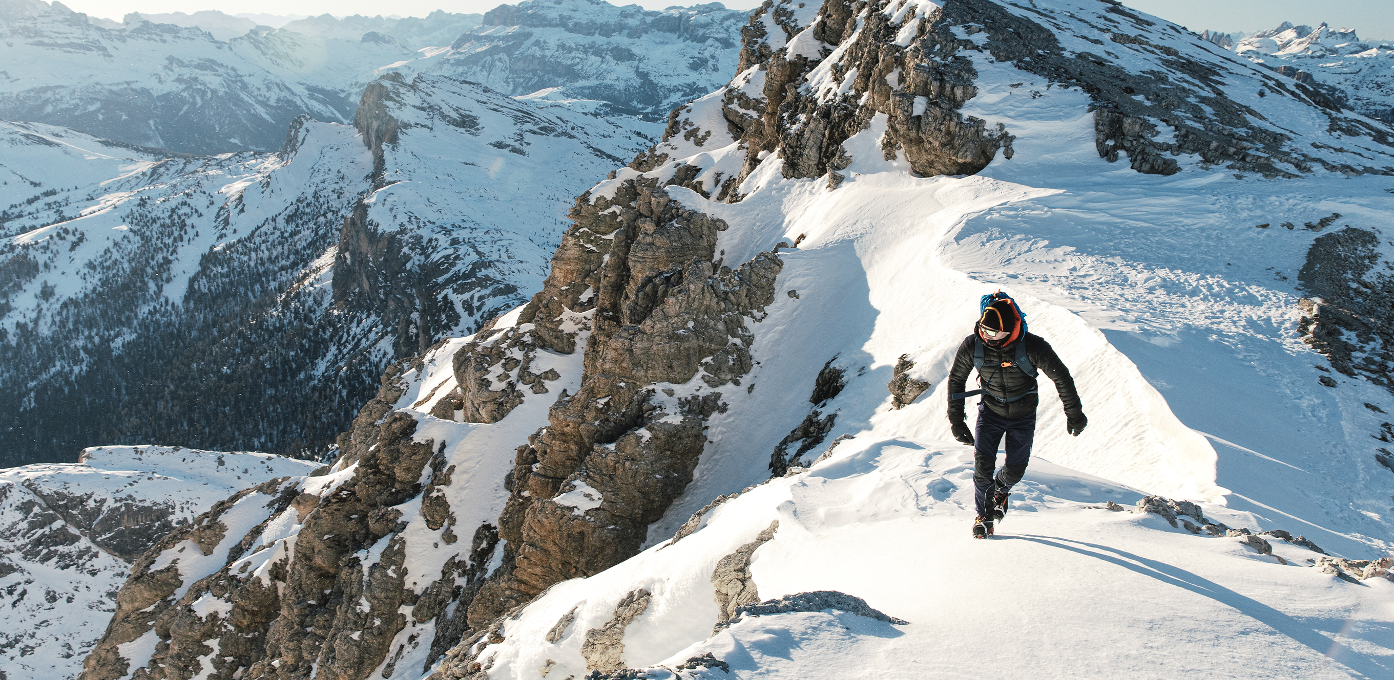 Abbigliamento e sicurezza per le avventure invernali in montagna