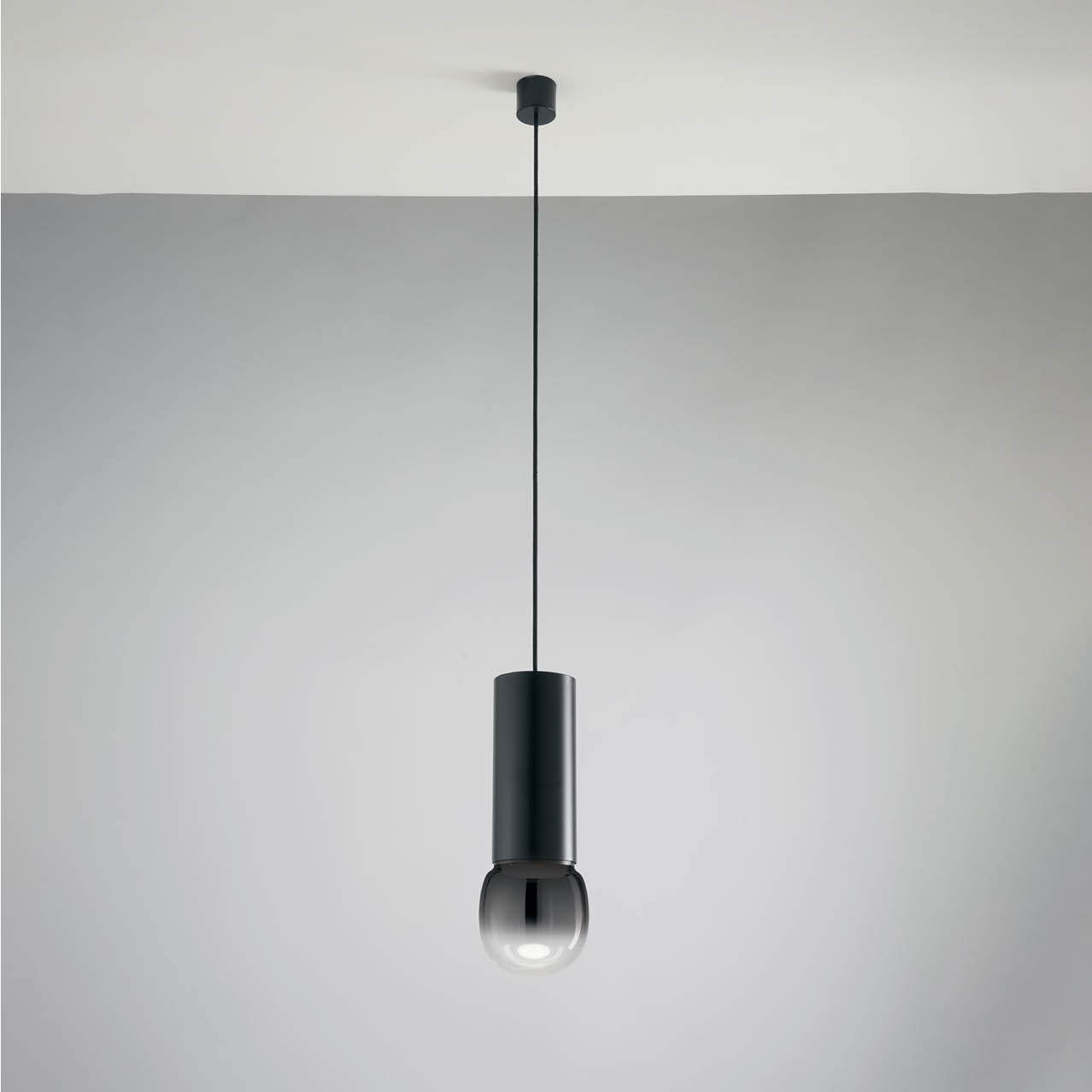 MODIGLIANI SOSPENSIONE BASE A LED INTEGRATO SMALL NERO 8W 3000K DIMMERABILE + DIFFUSORE IN VETRO SMALL CROMO