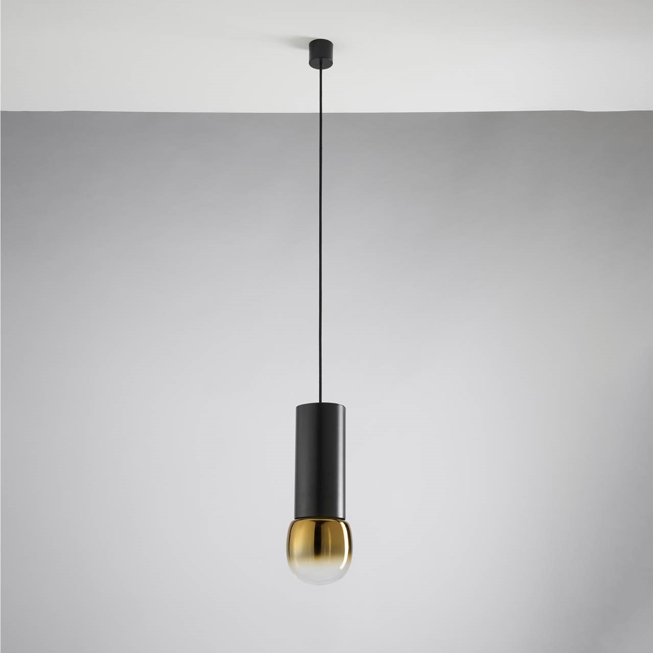 MODIGLIANI SOSPENSIONE BASE A LED INTEGRATO SMALL NERO 8W 3000K DIMMERABILE + DIFFUSORE IN VETRO SMALL ORO