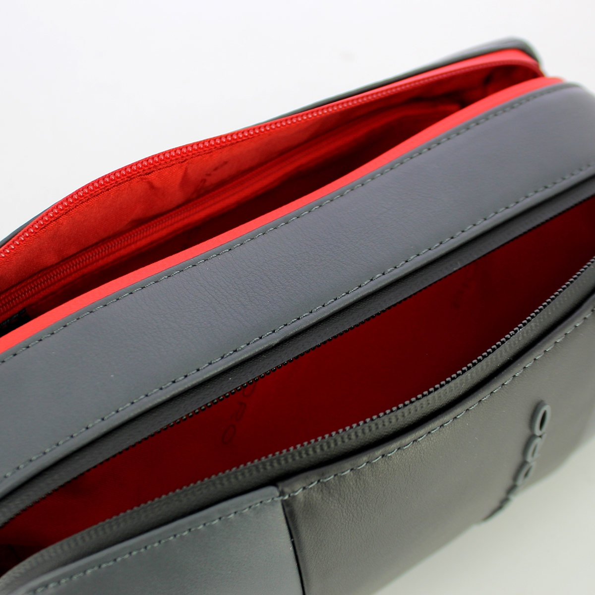 Piquadro BEAUTY BASICO IN PELLE GRN BY3880UB00 Grigio/Nero