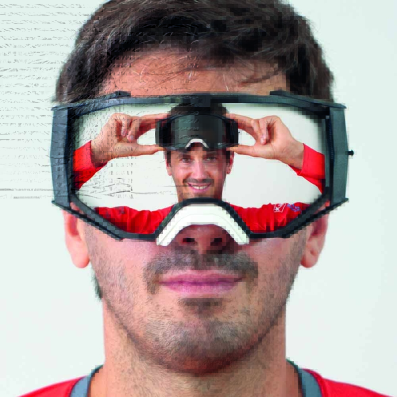  Spirito solidale riflesso negli occhiali Ariete