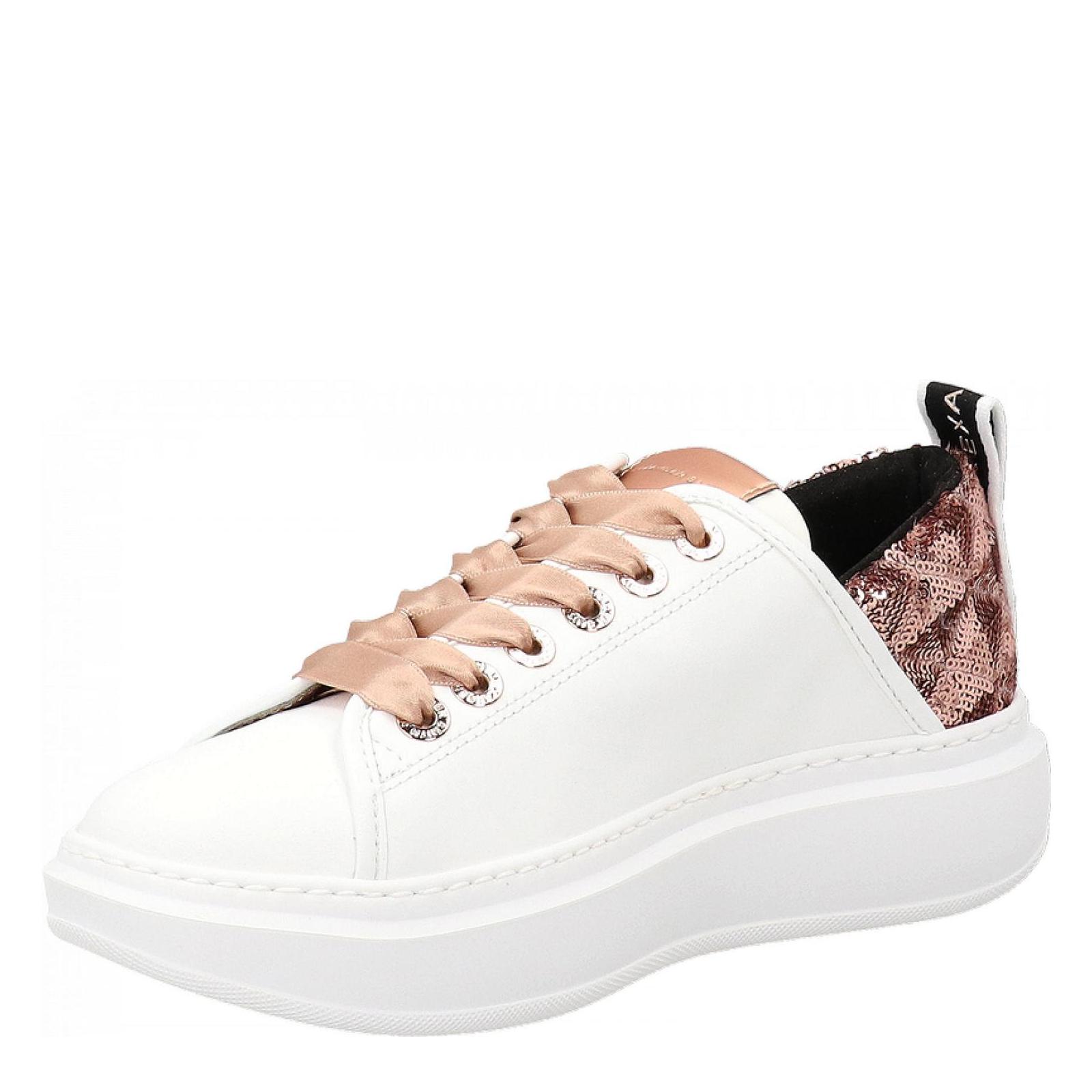 WEMBLEY white-copper