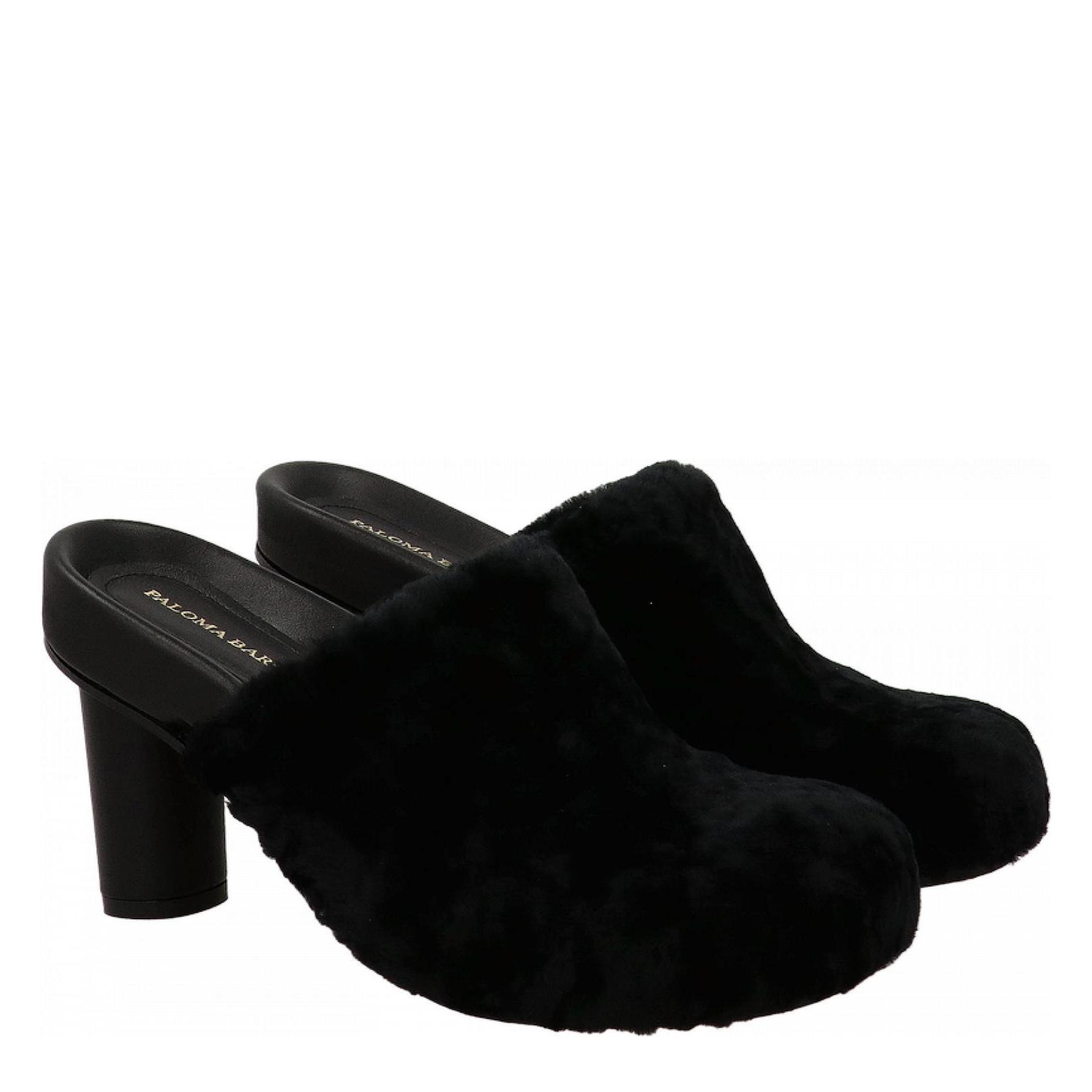 ARIEL MOUTON black