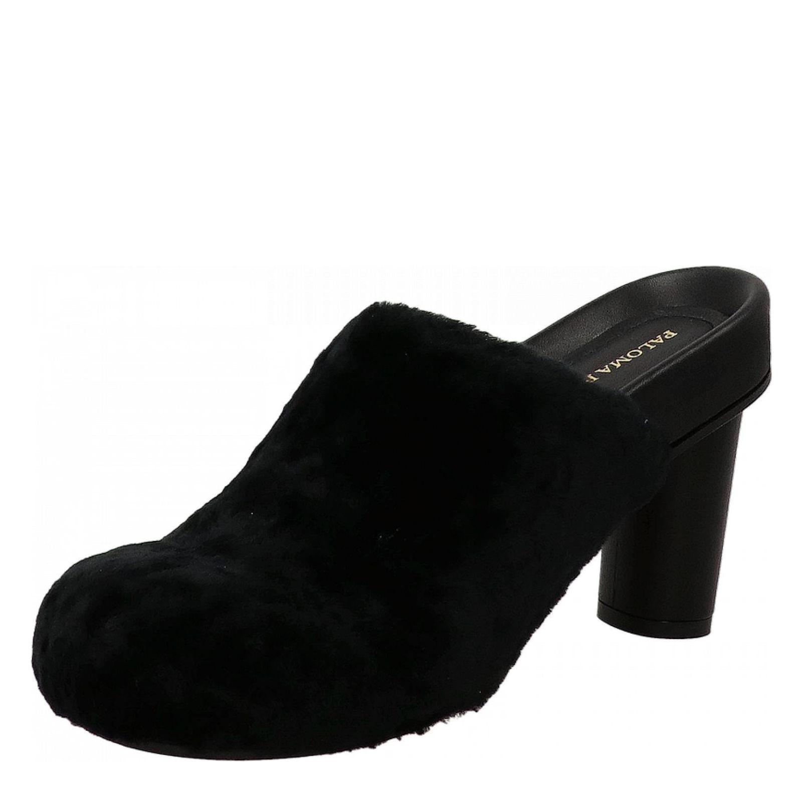ARIEL MOUTON black