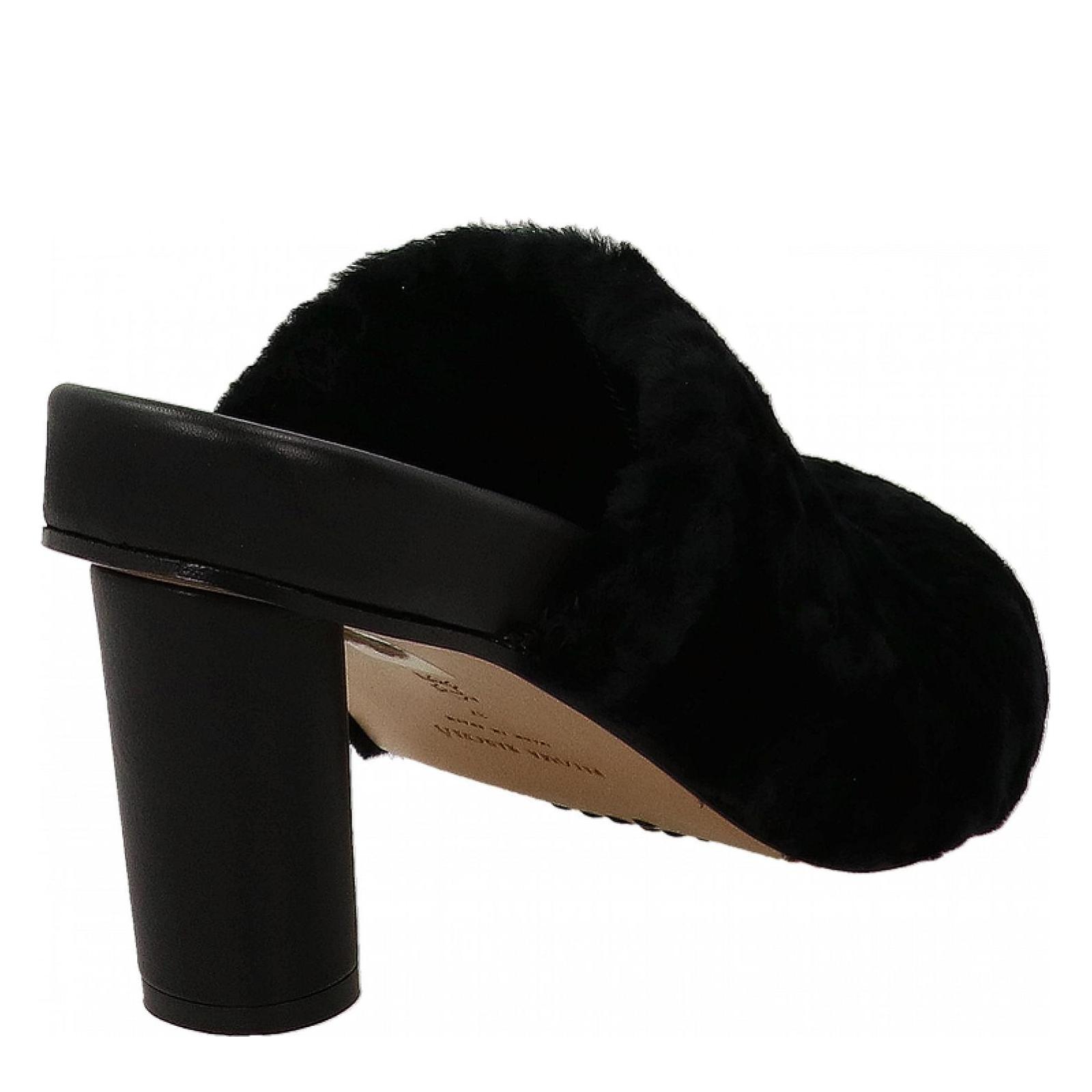 ARIEL MOUTON black