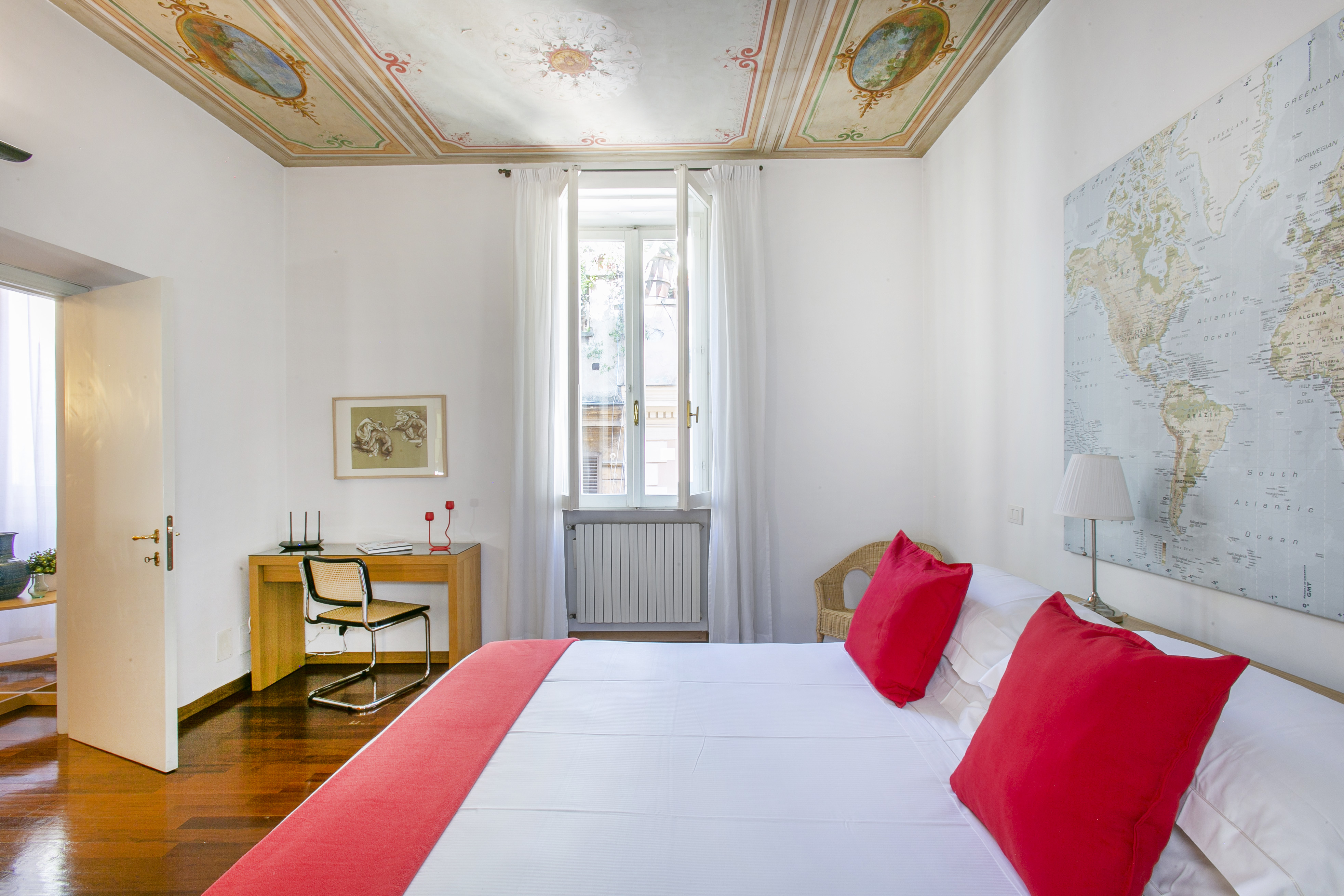 Suite 6 in via Vittoria (Roma centro)