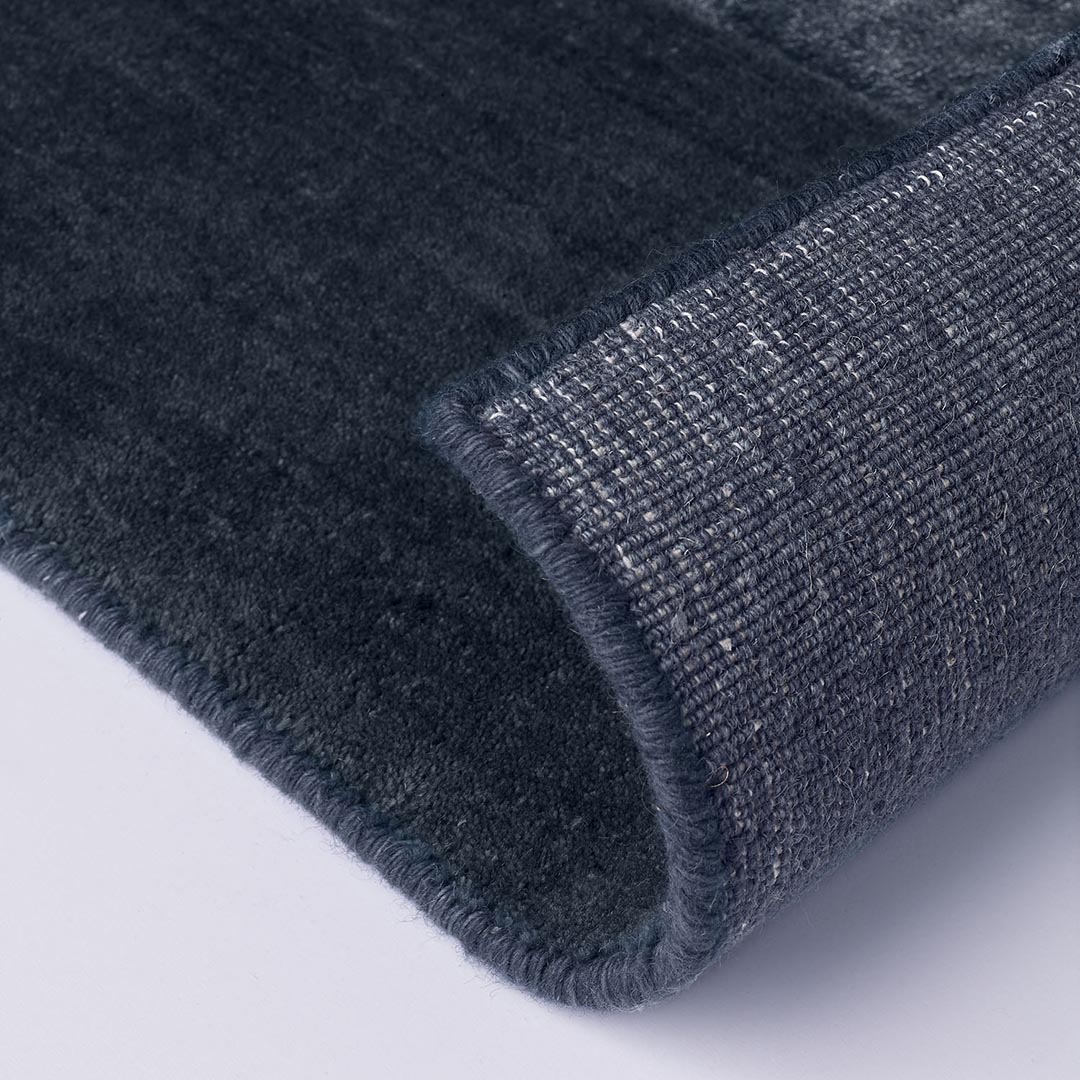 Tappeto BRIANNE POWDER BLUE: Eleganza e Comfort per il Tuo Salotto Moderno