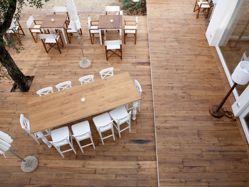 parquet decking con posa inchiodata per esterno