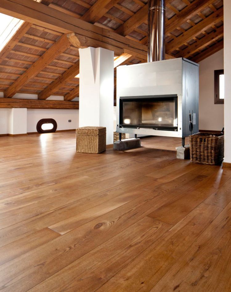 pavimento in legno di olmo con posa a tolda di nave