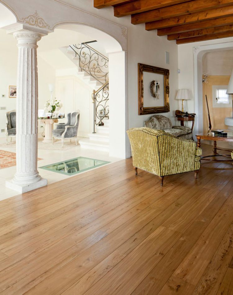 parquet in legno olmo antico con posa a disegno