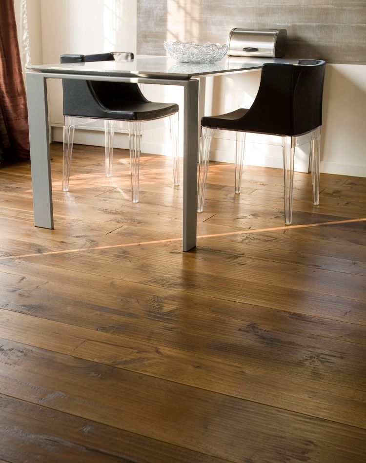 parquet in legno olmo antico con posa a disegno