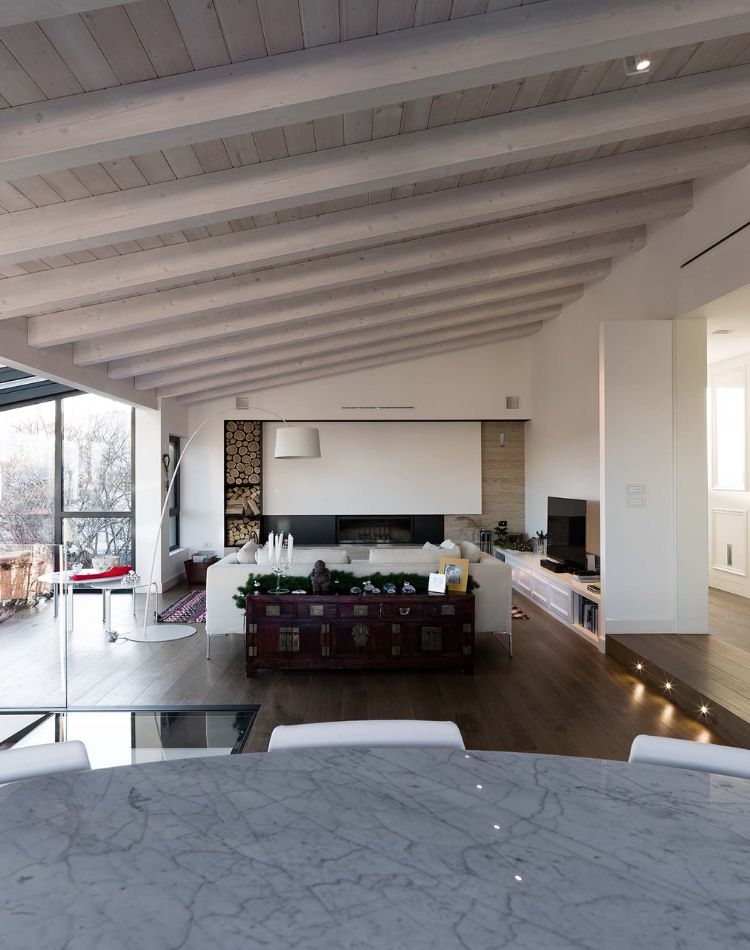 A restoration project in which wood is the protagonist of all the spaces of the house 