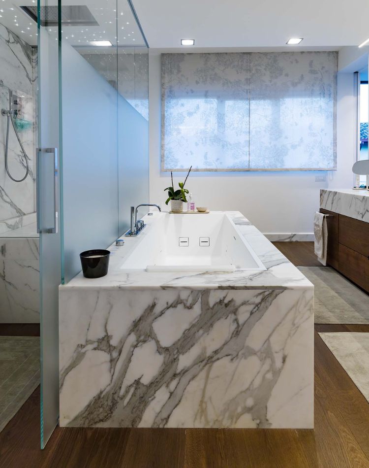 bagno con parquet in legno rovere antico