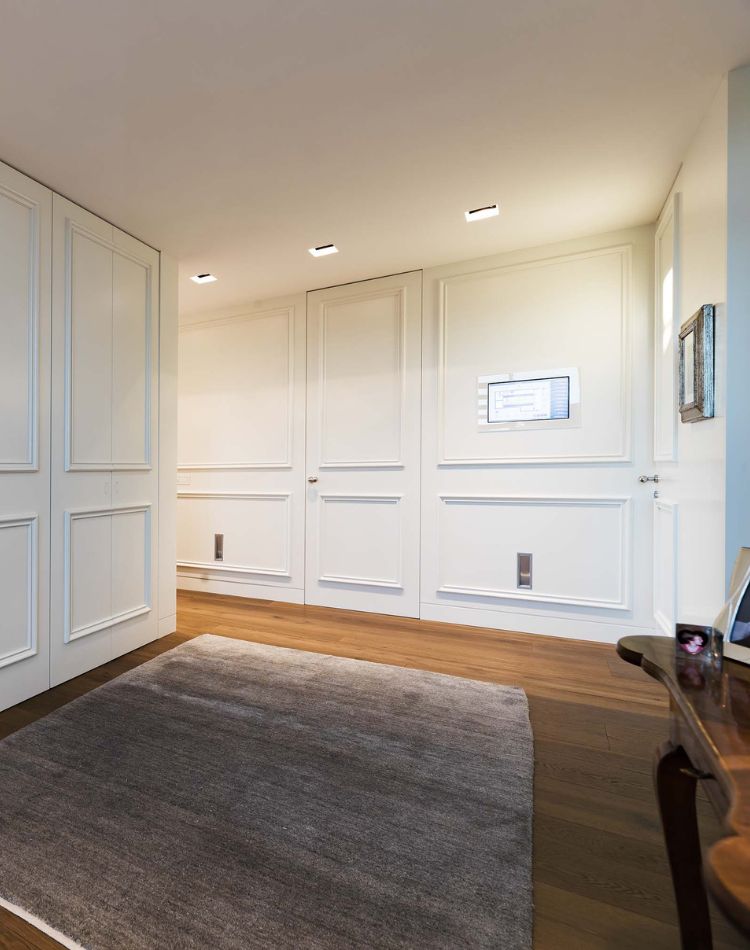 stanza con parquet in legno di rovere antico