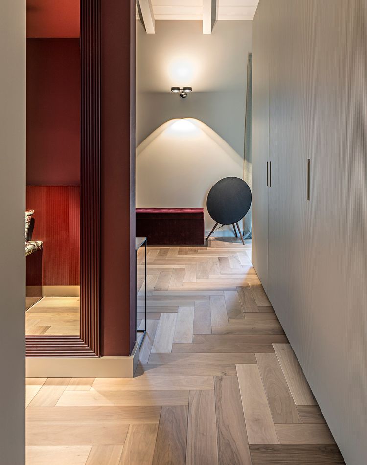 parquet in legno di noce con finitura antimacchia