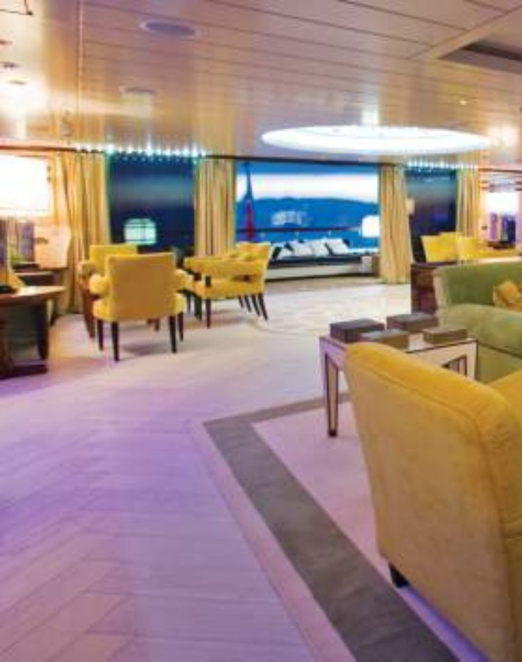 pavimento in legno di rovere sbiancato con posa a spina di pesce