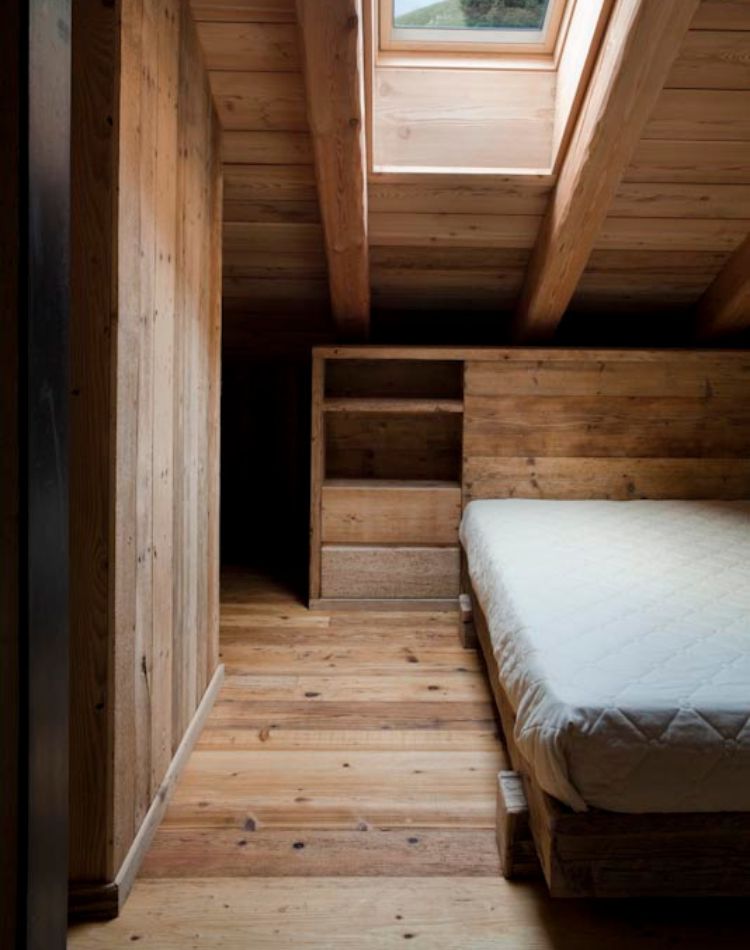 camera rivestita in legno d’abete