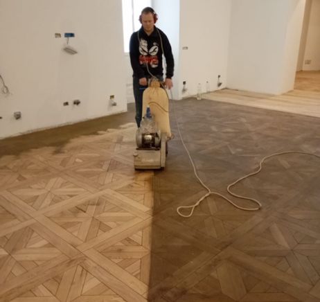 Sanding service for old or damaged wooden floors and parquet floors