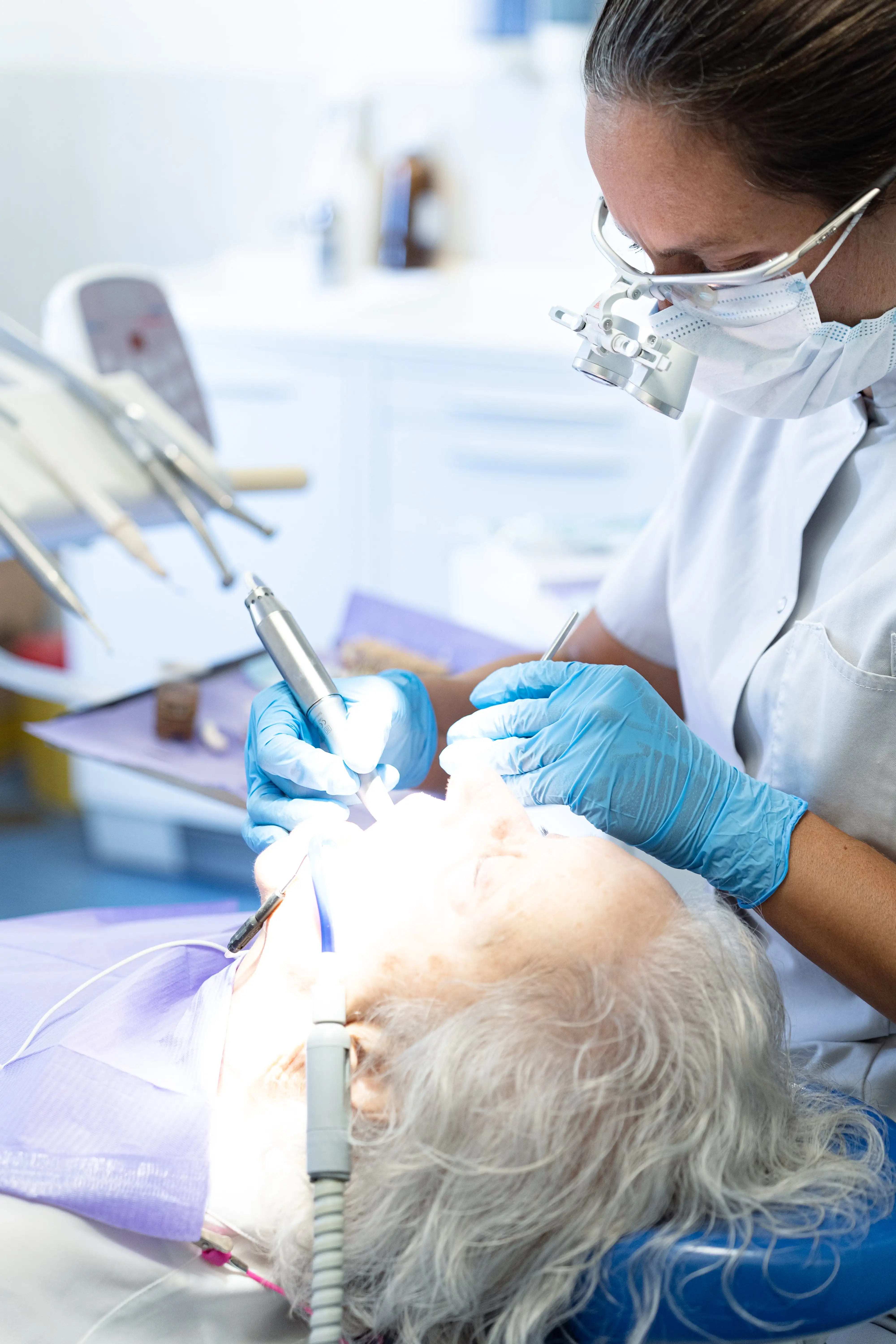 Trattamento endodontico in corso