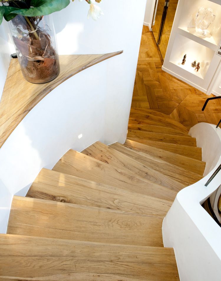 scala in rovere con gradini in legno