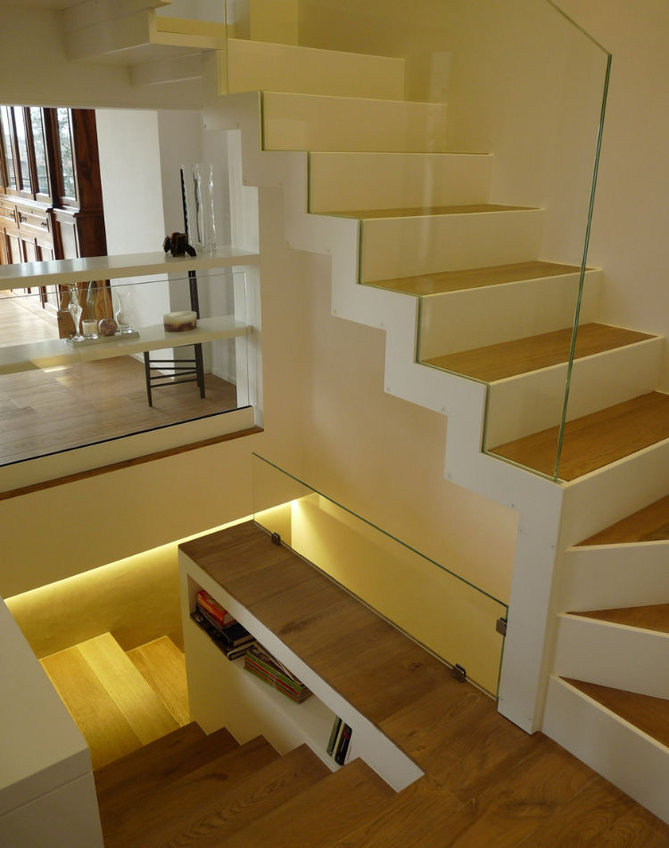 scala in legno con pianerottoli in rovere