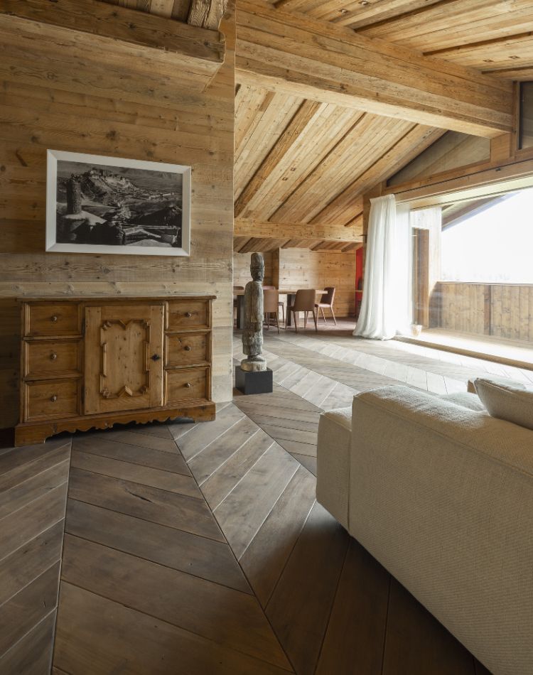 appartamento in montagna con pavimenti in rovere antico