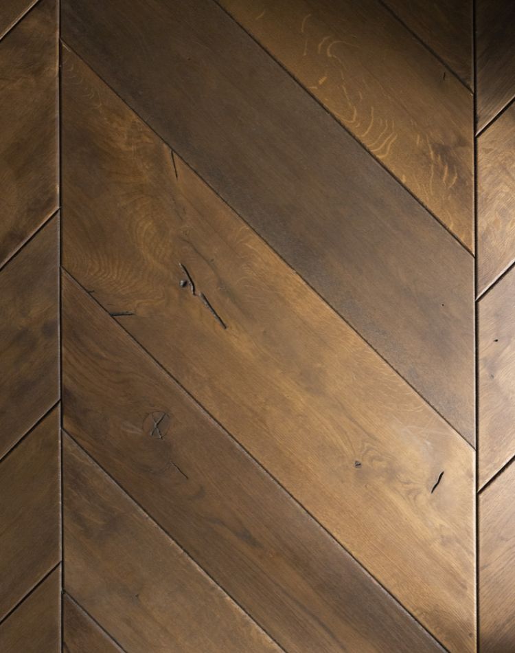 parquet in rovere antico a spina irregolare