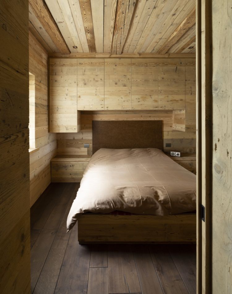 camera e finestre in legno d’abete