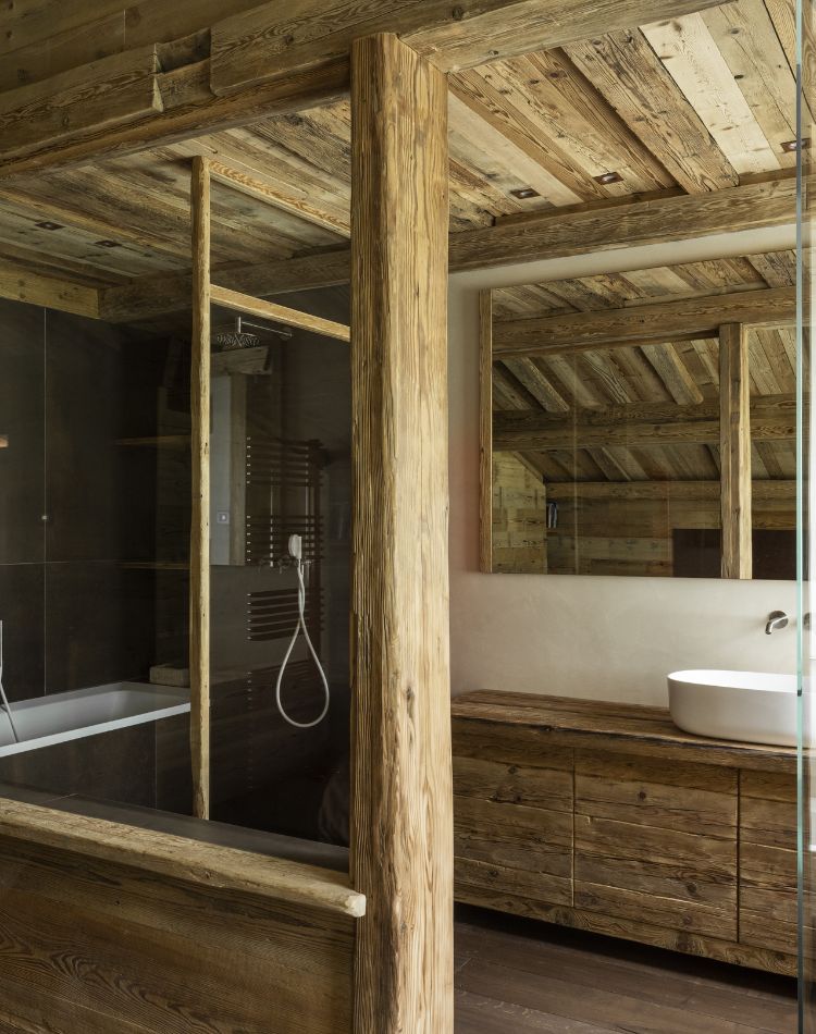 bagno rivestito in legno d’abete antico