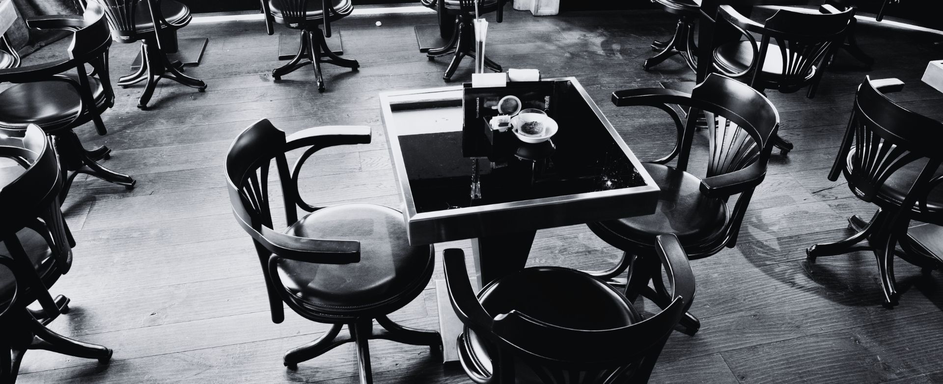 pavimento in legno di rovere per bar ristorante   