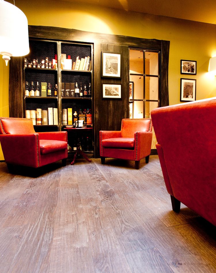 pavimento in legno rovere piallato a mano