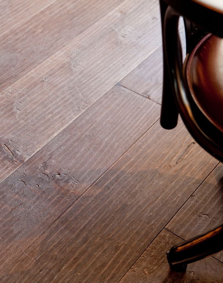 parquet prefinito in rovere per bar